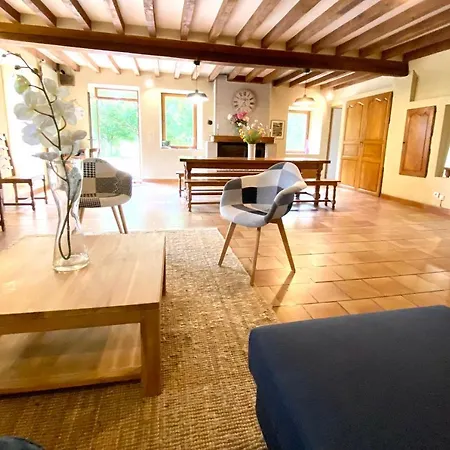 Vakantiehuis Spacious In Normandie