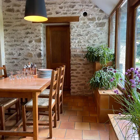 Spacious In Normandie Vakantiehuis Moulins-le-Carbonnel