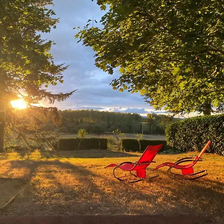 Spacious In Normandie Moulins-le-Carbonnel