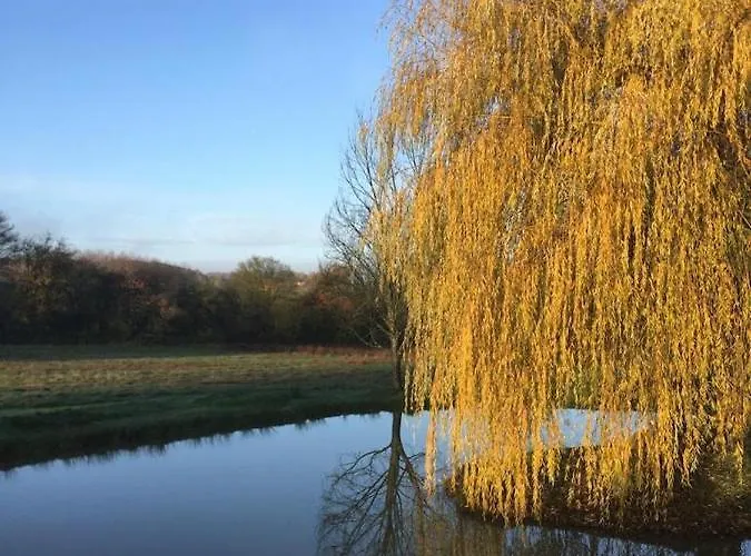 Spacious In Normandie Moulins-le-Carbonnel
